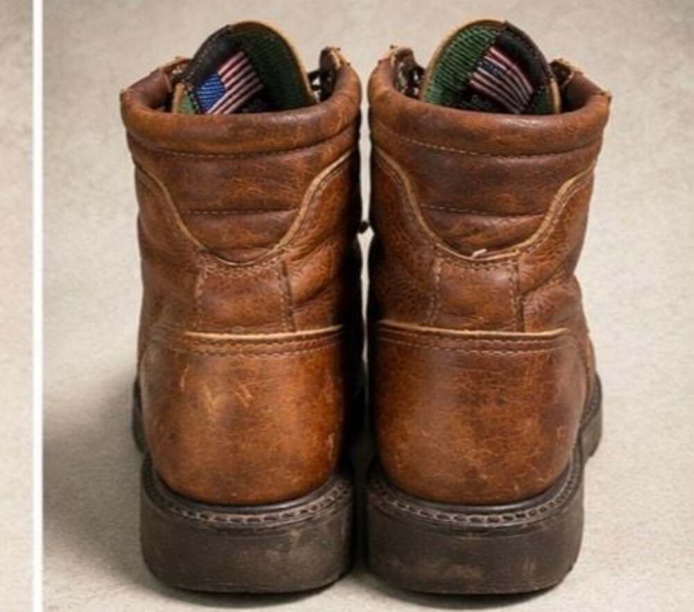 Justin Boots - Original Lace-Up Round Toe Work Boots - Size 7 - Picture 4 of 5